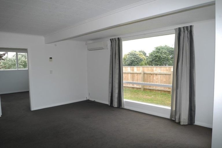 Photo of property in 17 Hemara Street, Waikanae Beach, Waikanae, 5036