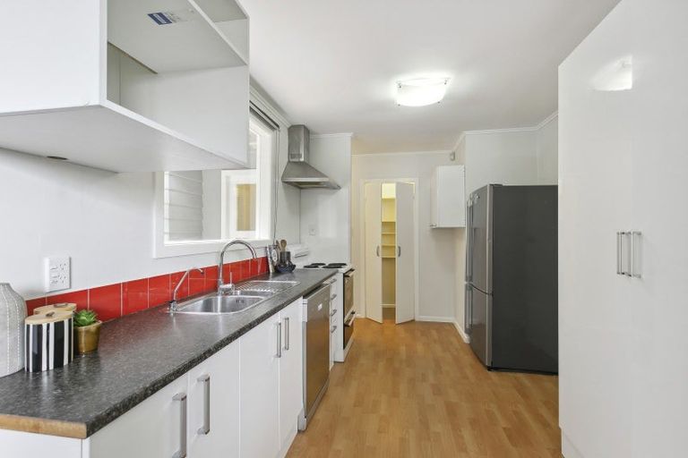 Photo of property in 13 Lomond Street, Newlands, Wellington, 6037