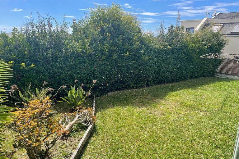 Photo of property in 121 Carlisle Road, Northcross, Auckland, 0632