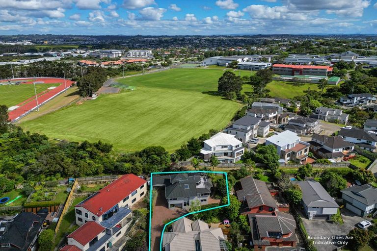 Photo of property in 1/30 Ronald Macken Place, Windsor Park, Auckland, 0632