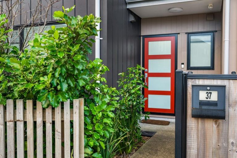 Photo of property in 37 Eileen Newey Place, Henderson, Auckland, 0612