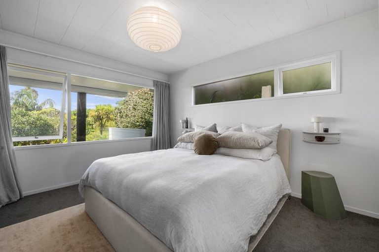 Photo of property in 24 Bridge View Road, Birkenhead, Auckland, 0626