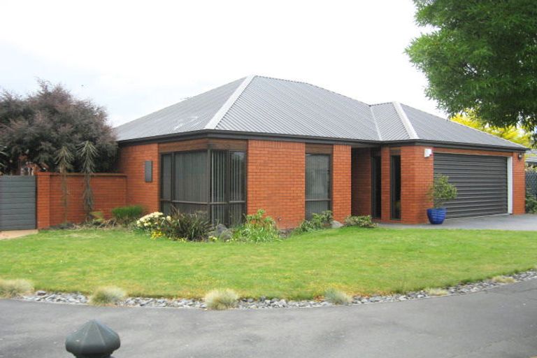 Photo of property in 2 Farnswood Place, Redwood, Christchurch, 8051