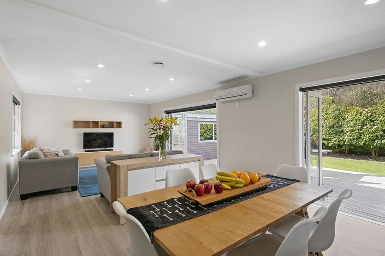 Photo of property in 5 Deller Grove, Silverstream, Upper Hutt, 5019