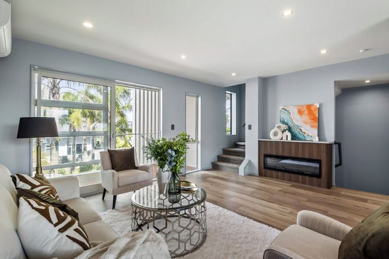 Photo of property in 2/33 Williamson Avenue, Belmont, Auckland, 0622