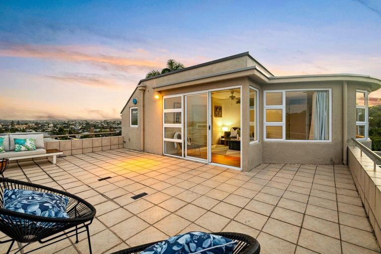 Photo of property in 27c Heathcote Road, Castor Bay, Auckland, 0620