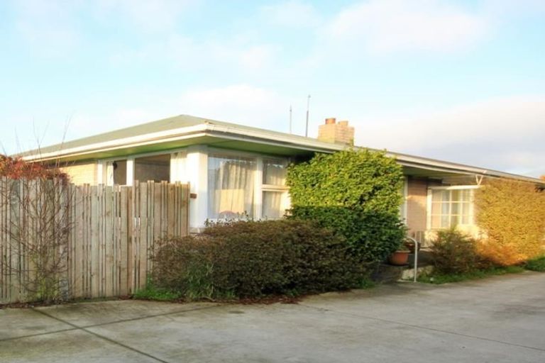 Photo of property in 2/83 Roberta Drive, Somerfield, Christchurch, 8024