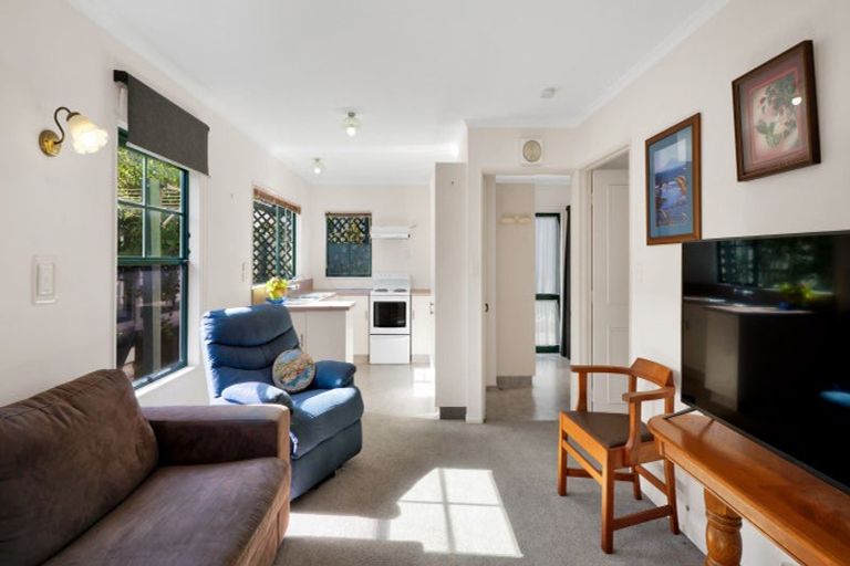 Photo of property in 4/70-76 Whiteley Street, Moturoa, New Plymouth, 4310