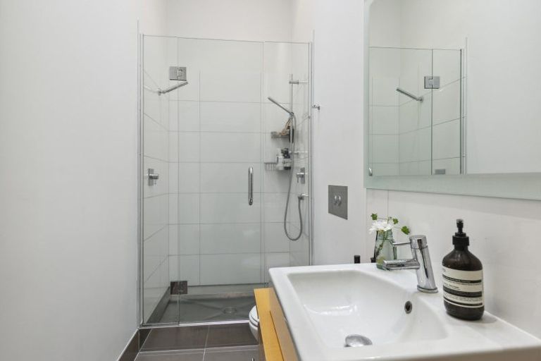 Photo of property in 2 Chatham Street, Berhampore, Wellington, 6023