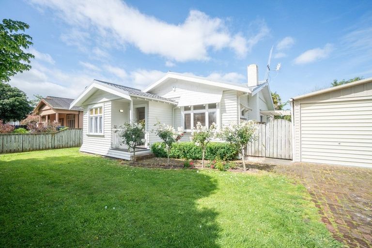 Photo of property in 20 South Street, West End, Palmerston North, 4410