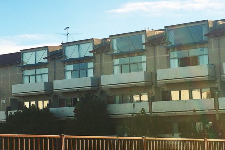 Photo of property in 17f/30 Westward Ho, Glen Eden, Auckland, 0602