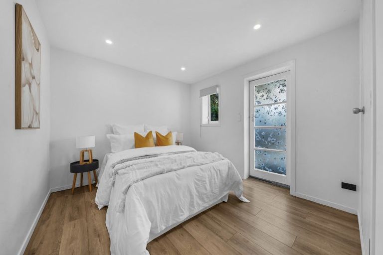 Photo of property in 4/38 Old Lake Road, Narrow Neck, Auckland, 0624