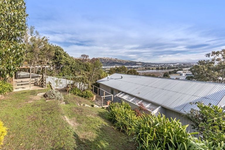 Photo of property in 26 Cannon Hill Crescent, Mount Pleasant, Christchurch, 8081