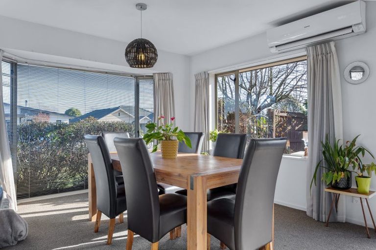 Photo of property in 4 Gwen Place, Redwood, Christchurch, 8051