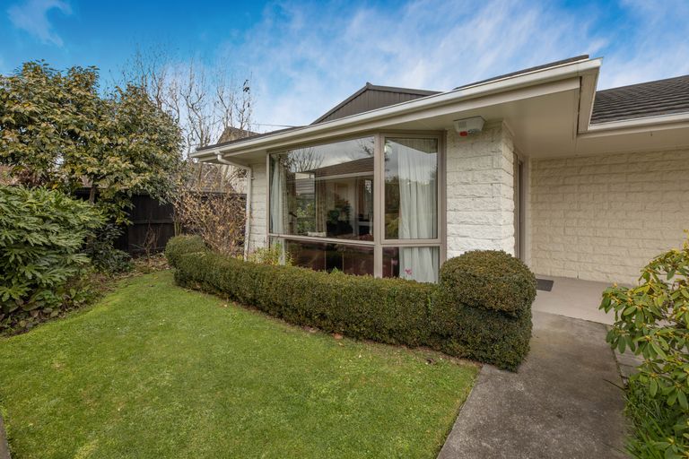 Photo of property in 2/2a Chilcombe Street, Ilam, Christchurch, 8041