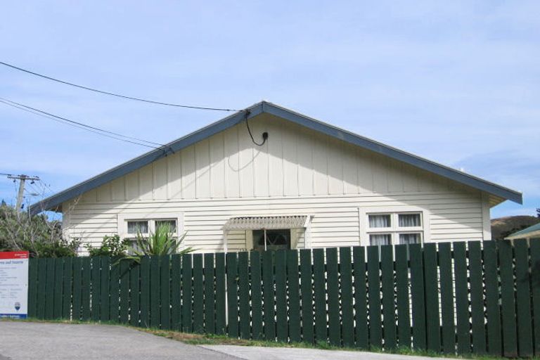 Photo of property in 200 Melbourne Road, Island Bay, Wellington, 6023