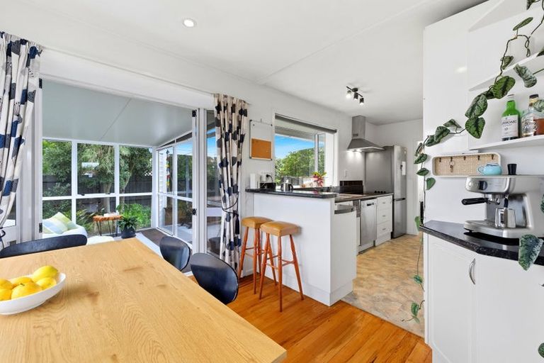 Photo of property in 3 Cowper Place, Avondale, Christchurch, 8061