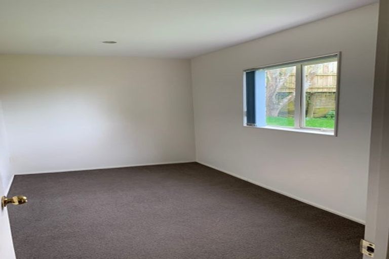 Photo of property in 5 St Thomas More Lane, Glenfield, Auckland, 0629