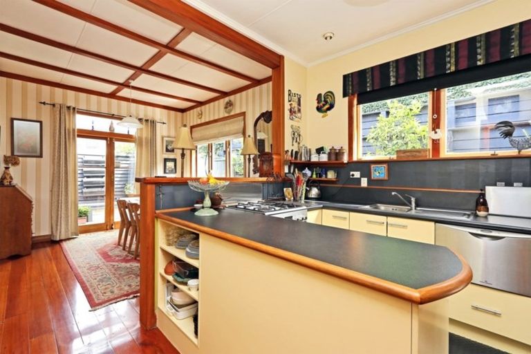 Photo of property in 10 Harvey Road, Bluff Hill, Napier, 4110