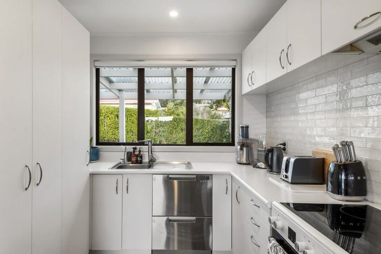 Photo of property in 5 Holiday Road, Stanmore Bay, Whangaparaoa, 0932