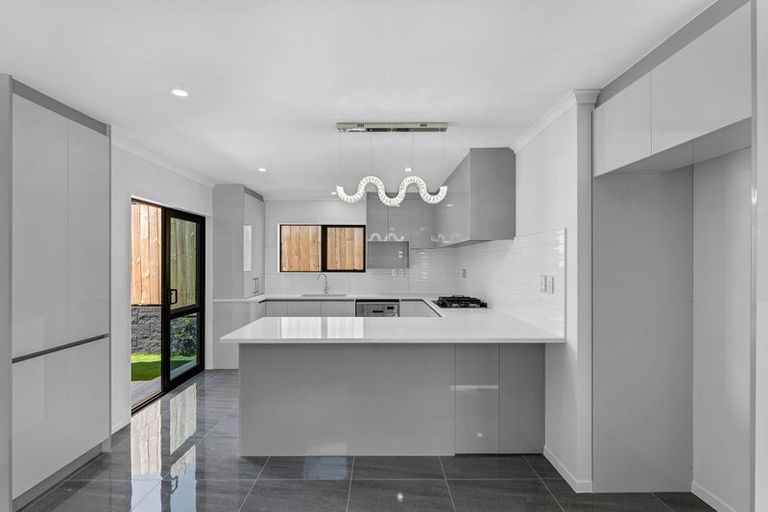 Photo of property in 12b Mcleod Road, Weymouth, Auckland, 2103