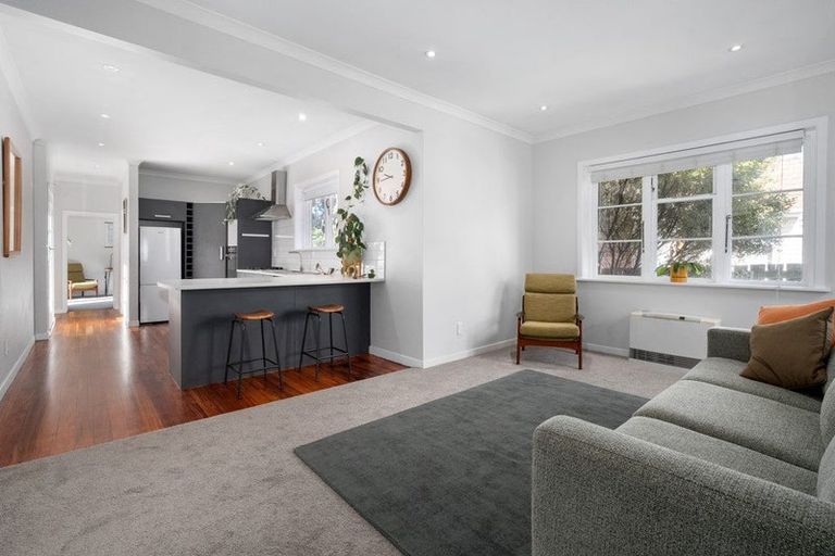 Photo of property in 544 Broadway, Strathmore Park, Wellington, 6022