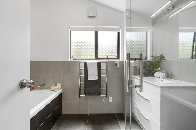 Photo of property in 35 Jacaranda Avenue, Beach Haven, Auckland, 0626