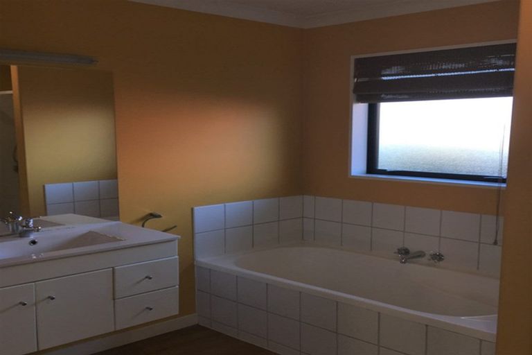 Photo of property in 73 Heathridge Place, Lincoln, 7608