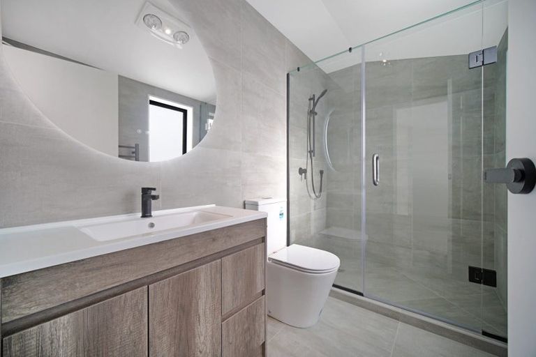 Photo of property in 12 Pleasant Way, Matakatia, Whangaparaoa, 0930