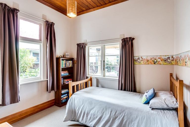 Photo of property in 10 Petane Road, Bay View, Napier, 4104