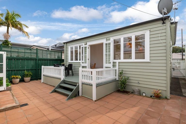 Photo of property in 26 Anne Street, Devonport, Auckland, 0624