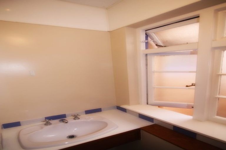 Photo of property in 20d Portland Crescent, Thorndon, Wellington, 6011