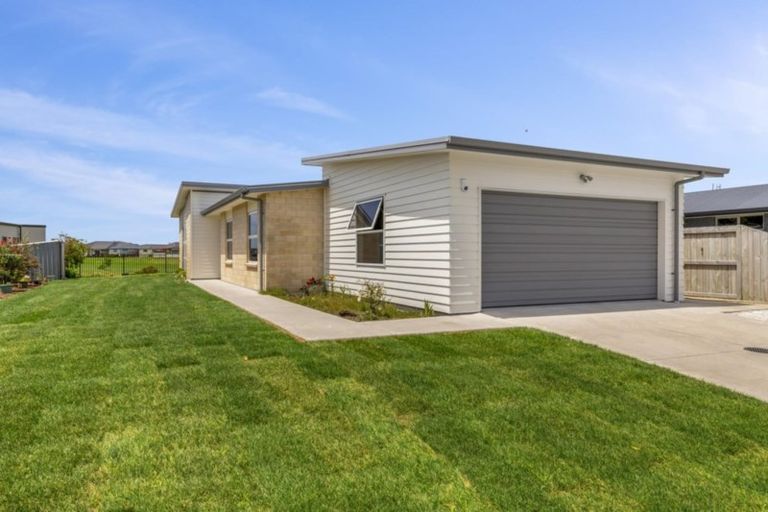 Photo of property in 16 Manuka Street, Papamoa Beach, Papamoa, 3118