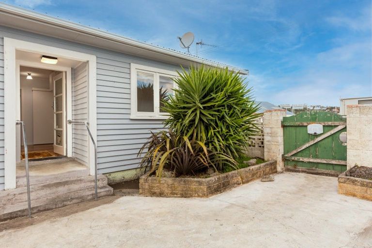 Photo of property in 1/11 Meeanee Quay, Westshore, Napier, 4110