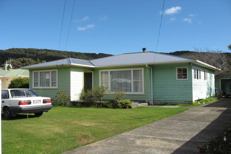 Photo of property in 62 Peel Place, Wainuiomata, Lower Hutt, 5014