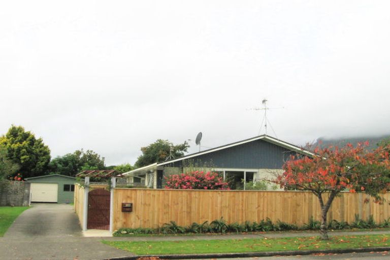 Photo of property in 45a Sylvan Avenue, Waikanae, 5036