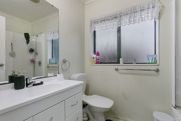 Photo of property in 47 Sandwick Drive, Weymouth, Auckland, 2103