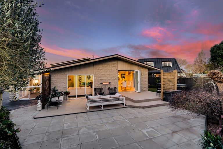 Photo of property in 25 Hillcrest Place, Avonhead, Christchurch, 8042