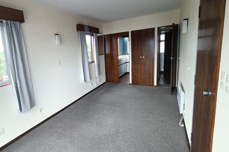 Photo of property in 5 Mataroa Avenue, Northland, Wellington, 6012