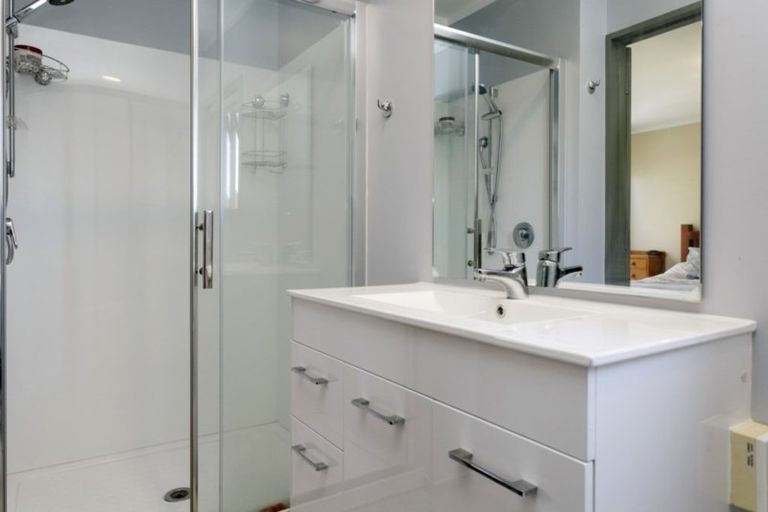 Photo of property in 2 Newberry Place, Richmond Heights, Taupo, 3330