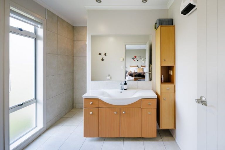 Photo of property in 61 Bowen Street, Cambridge, 3434