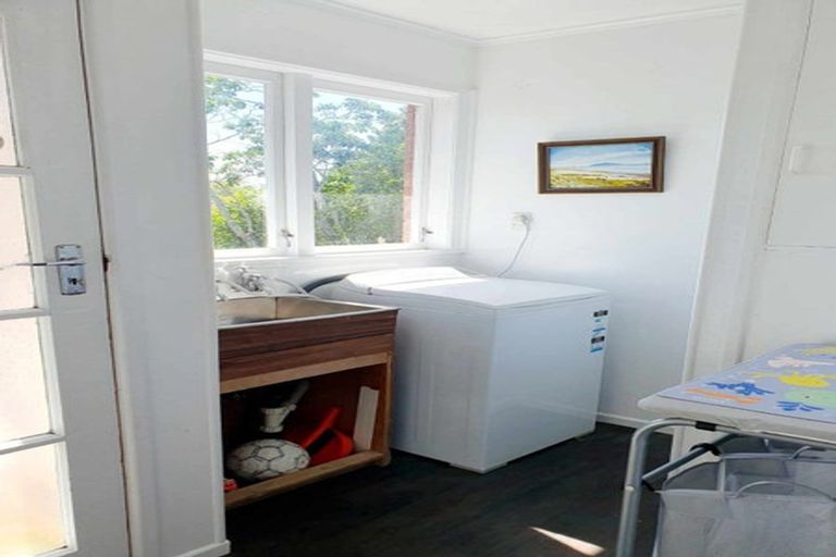 Photo of property in 8 Aplin Place, Birkdale, Auckland, 0626