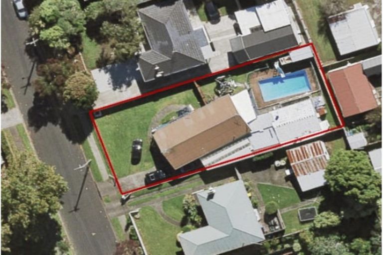 Photo of property in 13 Kamaka Road, Mangere Bridge, Auckland, 2022