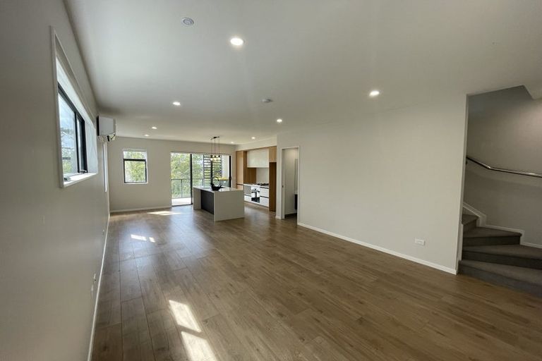 Photo of property in 2/10b Huka Road, Birkenhead, Auckland, 0626