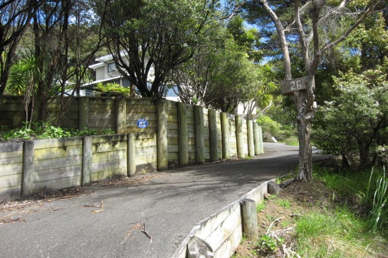 Photo of property in 26 Rayner Road, Piha, 0772