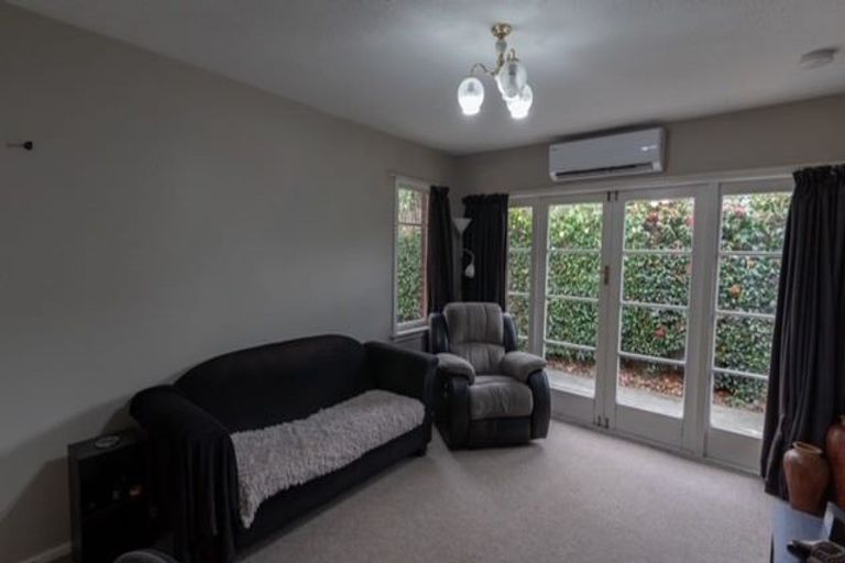 Photo of property in 32 Charlcott Street, Burnside, Christchurch, 8053