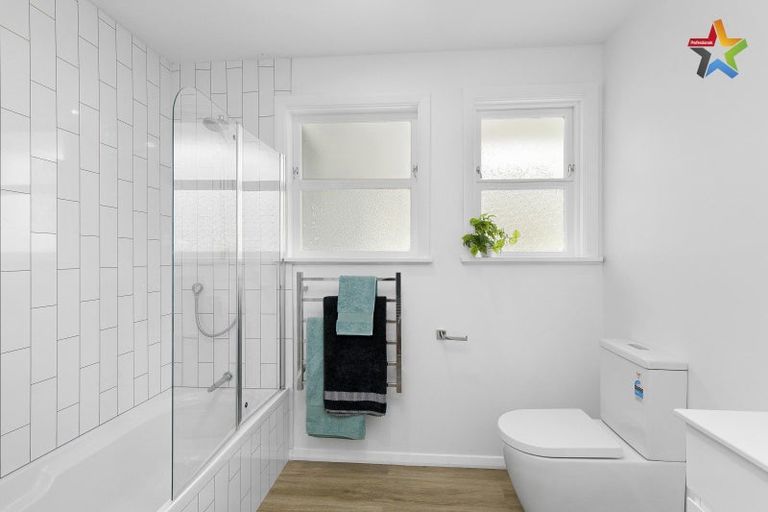 Photo of property in 347 Stokes Valley Road, Stokes Valley, Lower Hutt, 5019