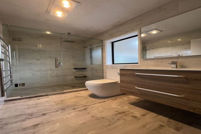 Photo of property in 16 Loloma Drive, Half Moon Bay, Auckland, 2012