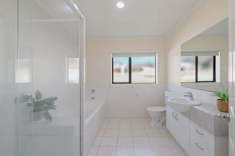 Photo of property in 18 Brittany Drive, Henderson, Auckland, 0612