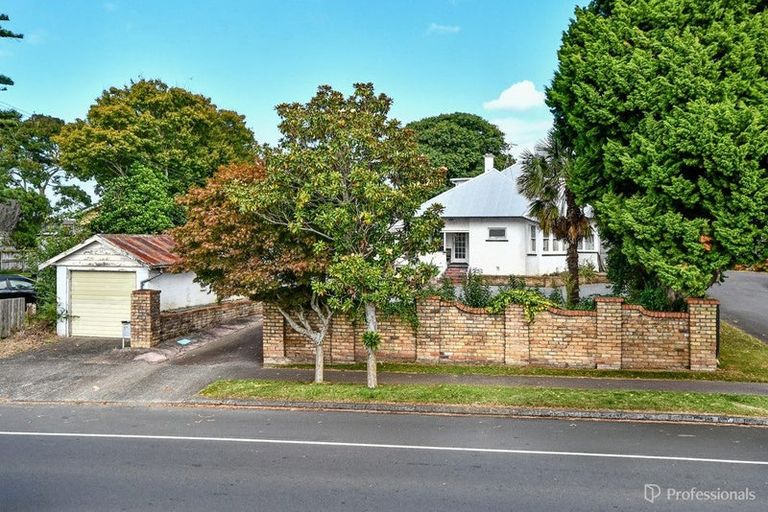Photo of property in 21 Gray Avenue, Mangere East, Auckland, 2024